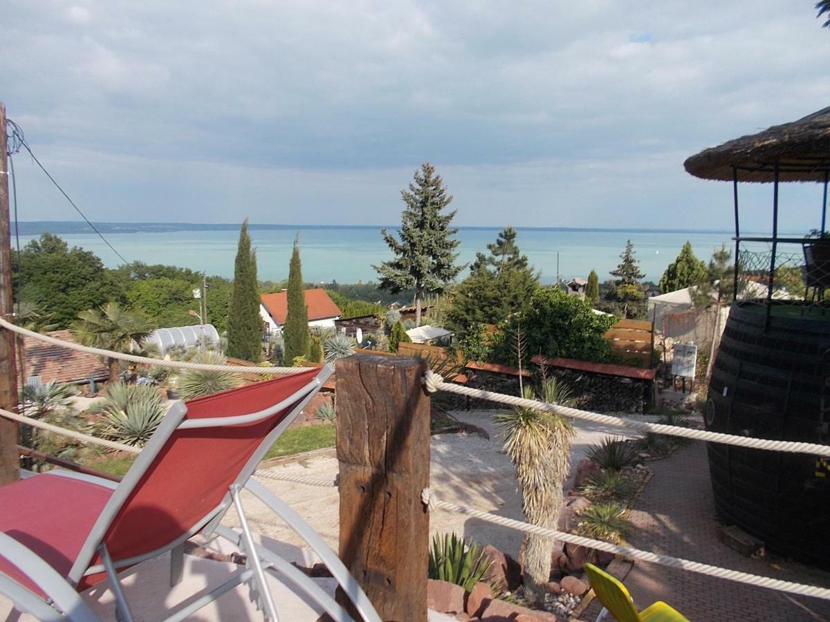 Vila 200 Eves Vendeghaz Balatonalmádi Exteriér fotografie